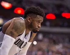 关于骑士后卫莫里斯受伤，将缺席下场比赛的信息