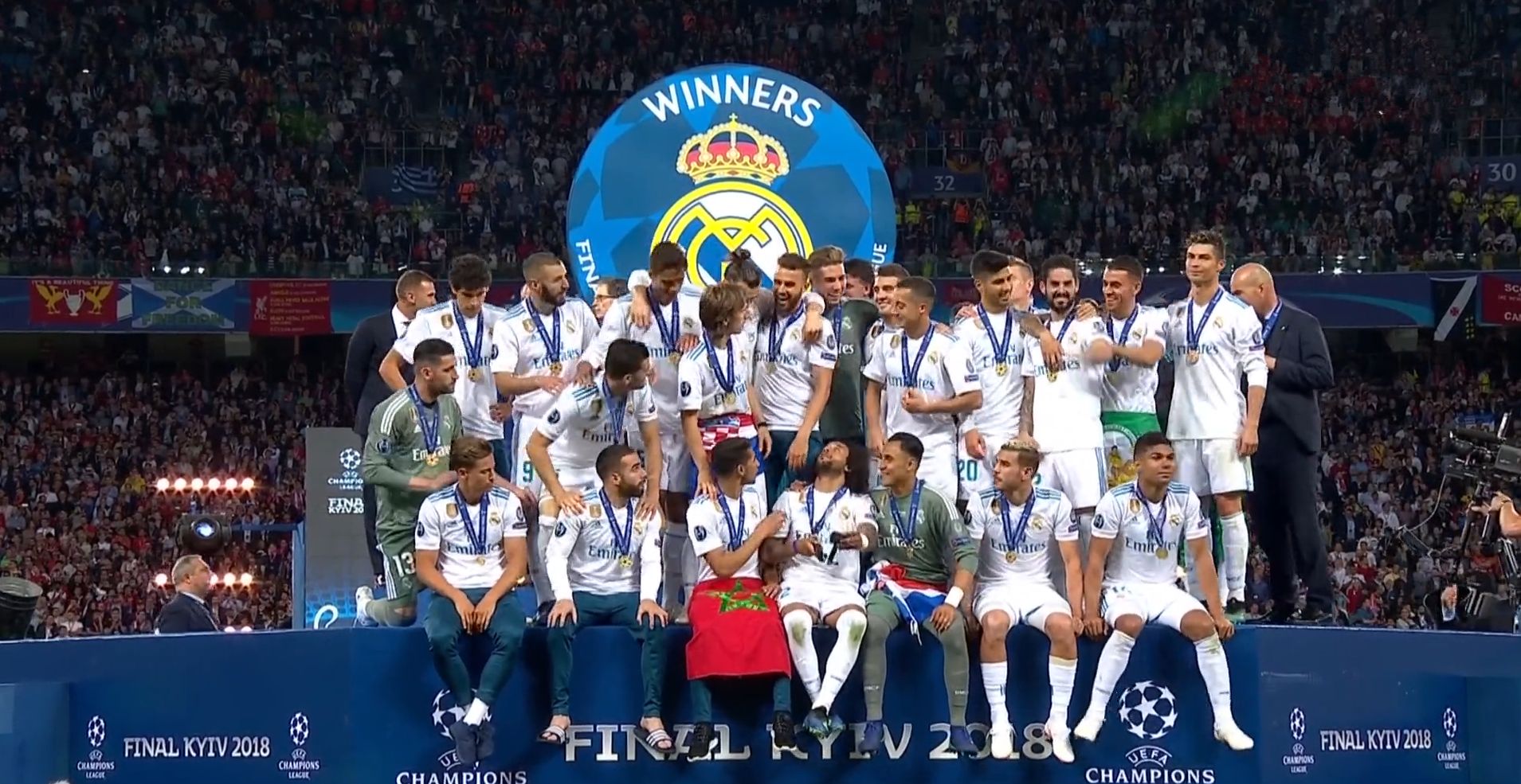 九州娱乐-包含欧洲俱乐部对亚洲球队展开激烈角逐的词条