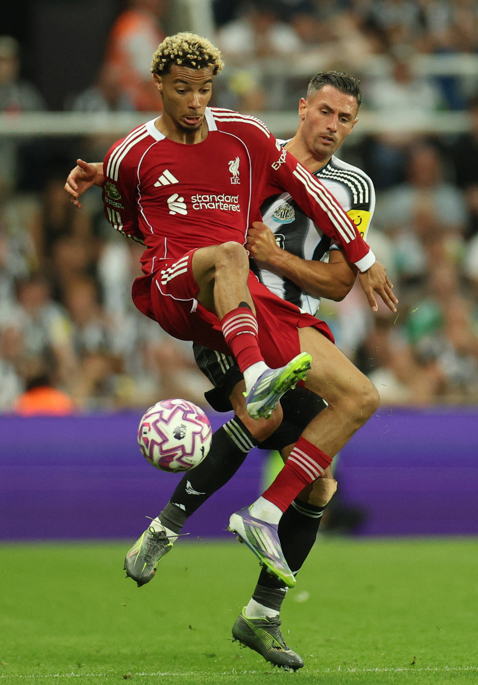 九州娱乐登录入口-利物浦客场取胜，领先优势不断扩大(利物浦足球俱乐部官方网站)